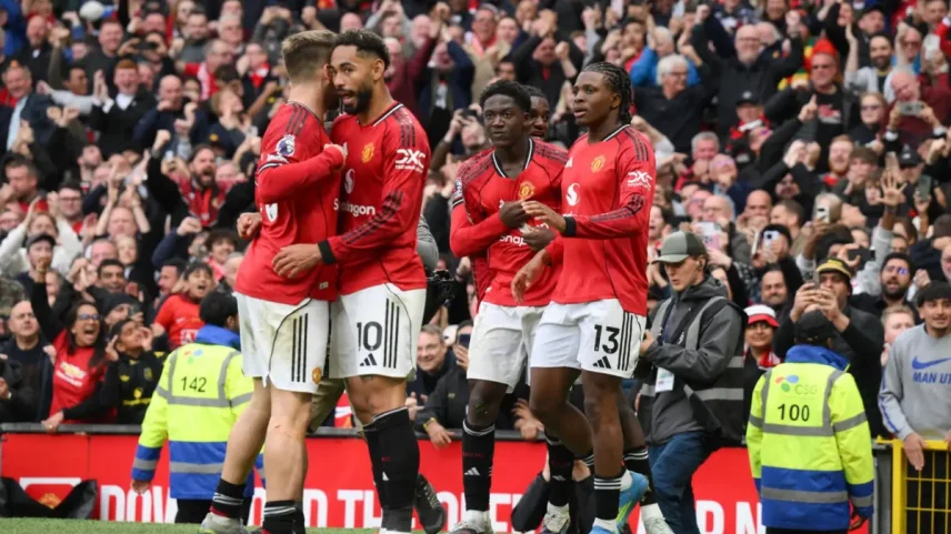 Manchester United vence o Liverpool e garante regresso à Champions