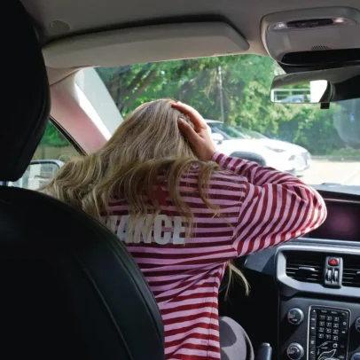 Mecânico descobre que carro de ex-acompanhante de luxo era vigiado por GPS