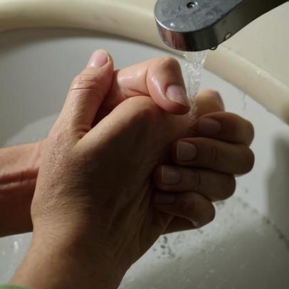 Lavagem das mãos em hospitais aumenta, quase ao nível da pandemia