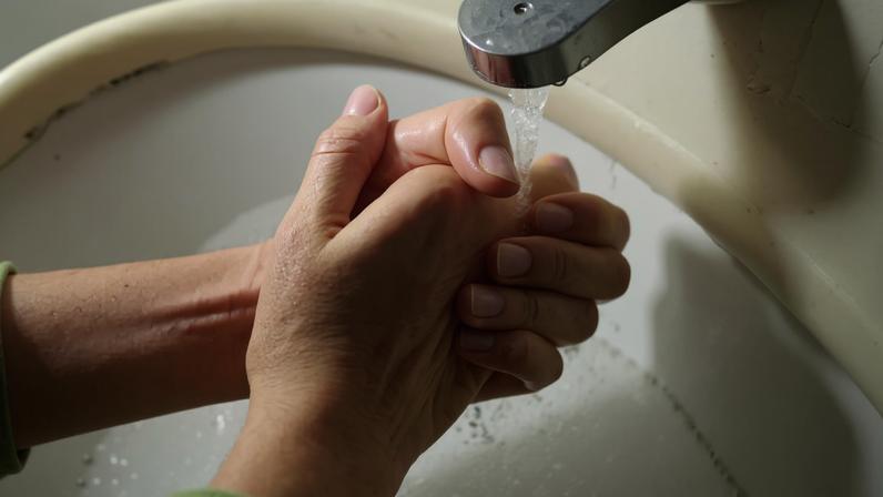 A higienização correta das mãos é fundamental para prevenir infeções