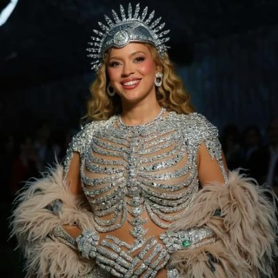 Beyoncé retorna à Met Gala 2026 e domina a noite de luxo