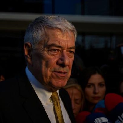 Julgamento suspendido para averiguar decisão sobre advogado de Sócrates