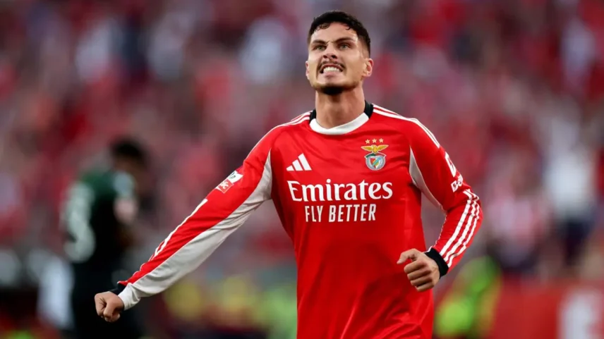 Tomás Araújo regressa ao onze do Benfica, substituindo o castigado Otamendi