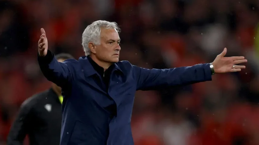 José Mourinho, treinador do Benfica