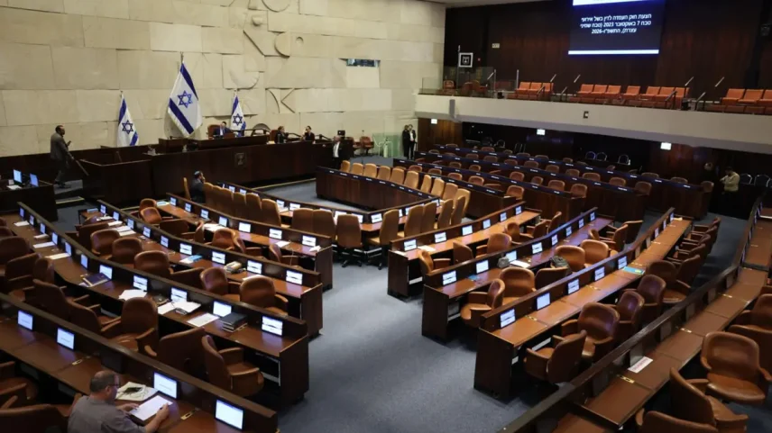 A medida foi aprovada por 93 votos a favor e zero contra no Knesset, o parlamento israelita, composto por 120 lugares