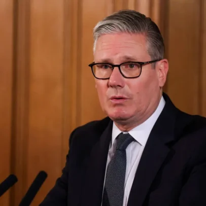 Keir Starmer recusa demissão e desafia adversários a desencadear eleição interna