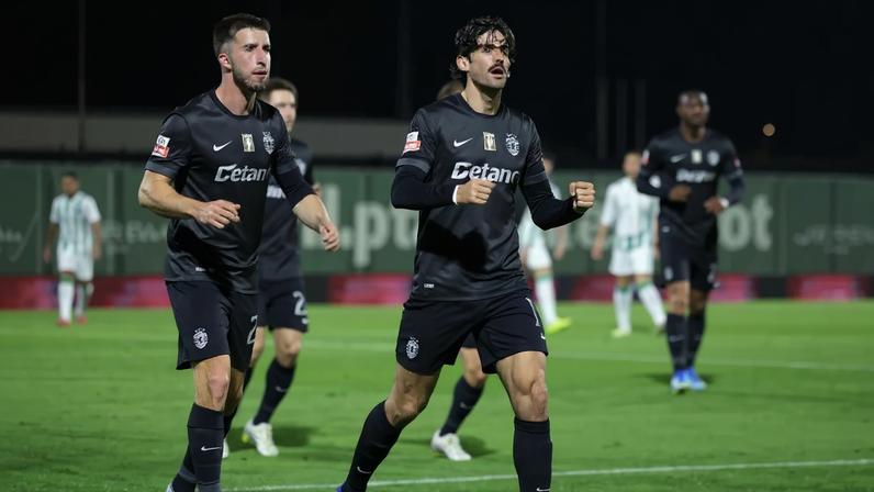 Trincão festeja o terceiro golo leonino em Vila do Conde