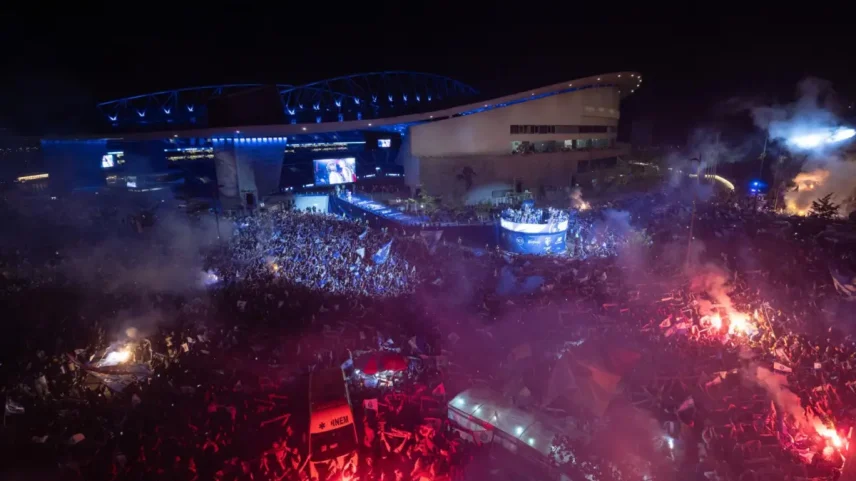 Depois das celebrações no Dragão, após a vitória sobre o Alverca, o F. C. Porto vai festejar com os adeptos na Ribeira e nos Aliados