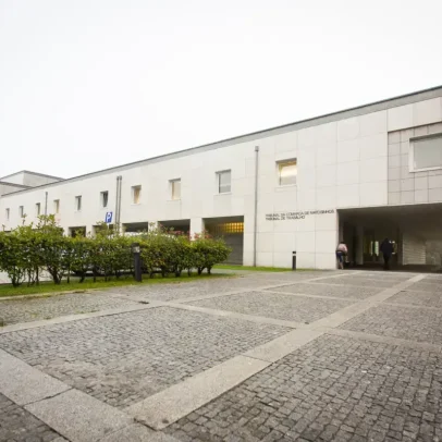 Mulher esfaqueia namorado 12 vezes em Matosinhos; vai presa, vítima perdoa