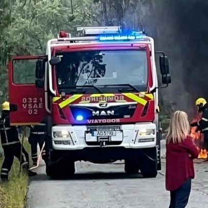 Carrinha reduzida a cinzas após incêndio em Barcelos