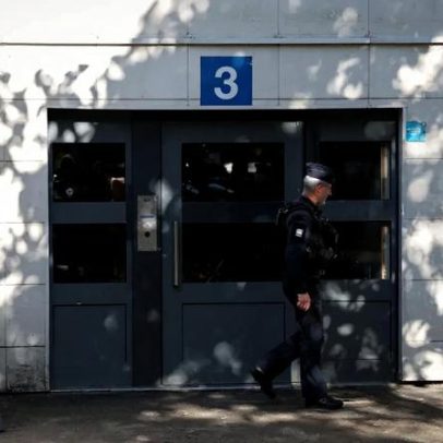 Cidade francesa abalada pela morte a tiro de adolescente de 15 anos