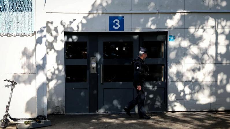 Cidade francesa abalada pela morte a tiro de adolescente de 15 anos
