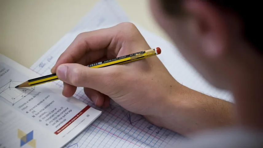 Pais endividados por cursos vendidos em escolas