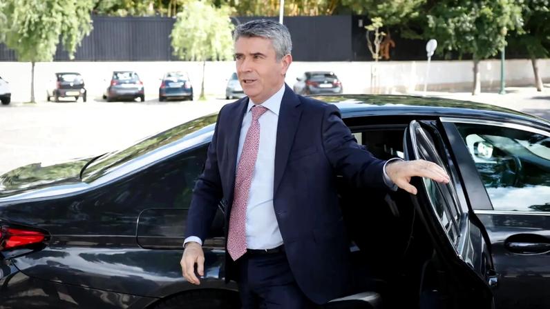 Carneiro diz ter provas de subida de impostos sobre combustíveis pelo Governo