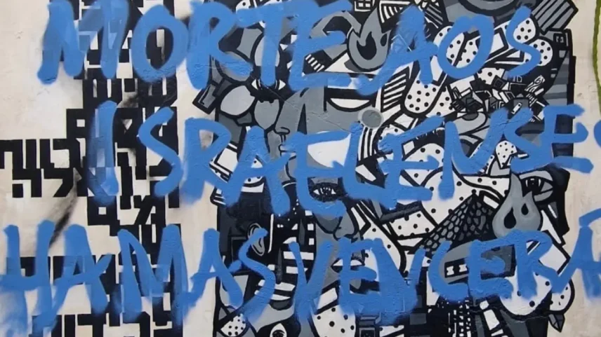 Embaixada de Israel vandalizada após slogan "Hamas vencerá" e discurso de ódio