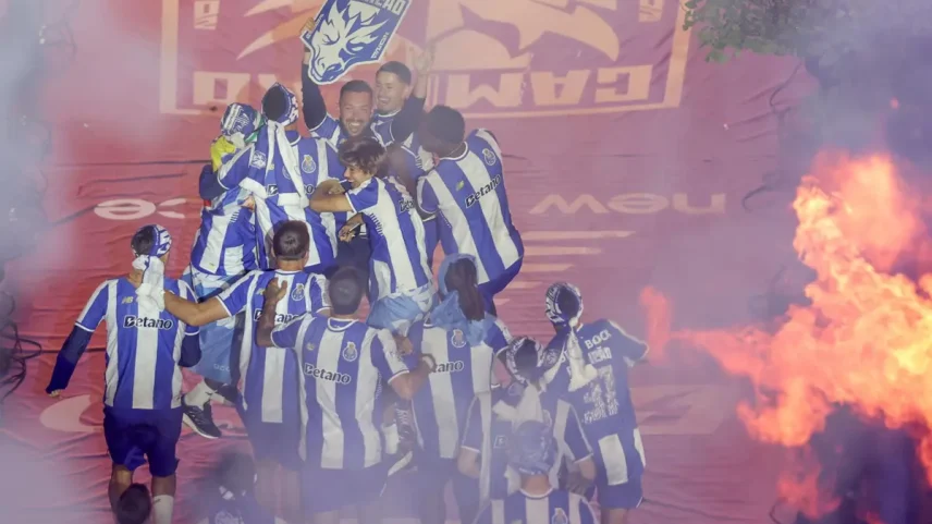 Acesso aos Aliados com revista da PSP e proibição de garrafas para o FC Porto