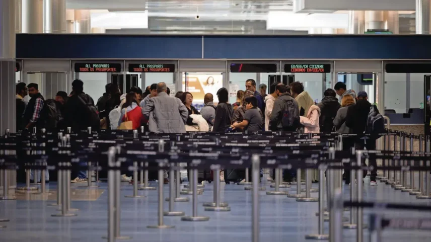 A PSP justifica os atrasos com razões técnicas e informáticas e com "elevada dimensão de passageiros fora do Espaço Schengen"