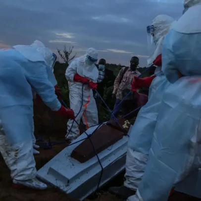 Surto de ébola com alto risco em África e baixo no mundo, alerta de prevenção