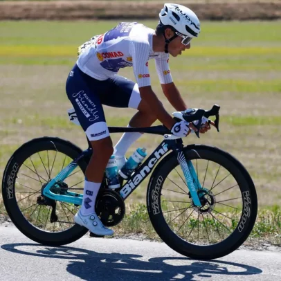 Afonso Eulálio mantém o 2.º lugar no Giro antes do último descanso