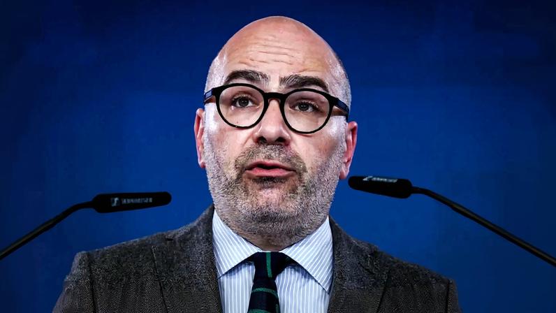 Pinto Luz pede desculpa pelas filas nos aeroportos e admite grande prejuízo ao país