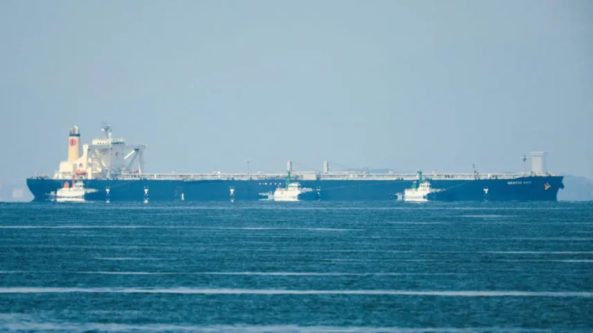 25 navios atravessam o Estreito de Ormuz com autorização de Teerão