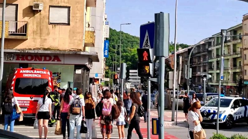 Vítima foi assistida pelos Sapadores Bombeiros e pela PSP