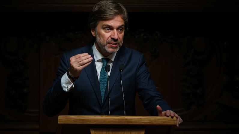 Parlamento aprova alargamento unânime de transportes gratuitos para excombatentes