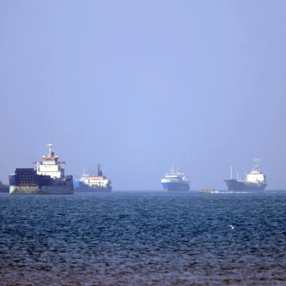 Projétil não identificado atinge navio mercante no Estreito de Ormuz
