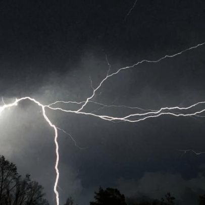 Dez distritos sob aviso amarelo por chuva, trovoada e granizo