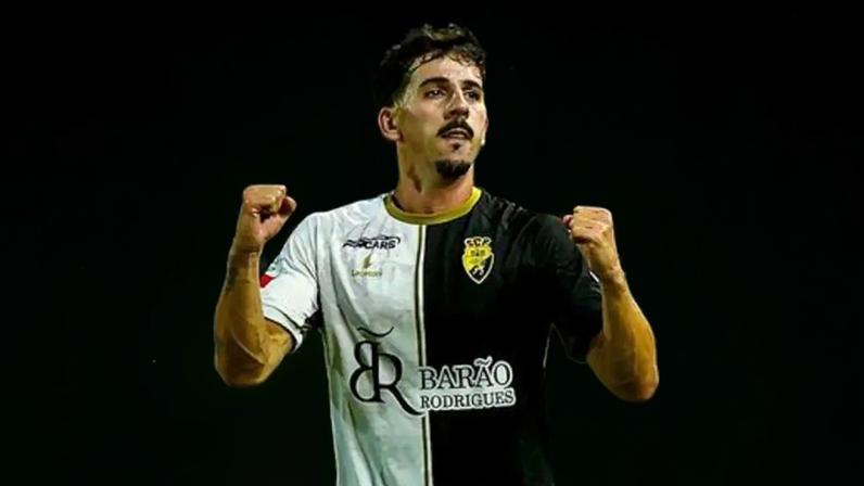 Farense adianta-se para a segunda mão