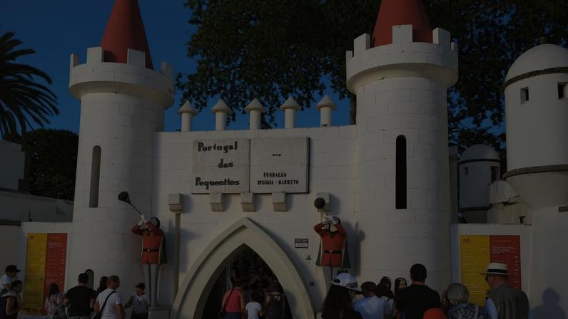 O parque Portugal dos Pequenitos situa-se em Coimbra