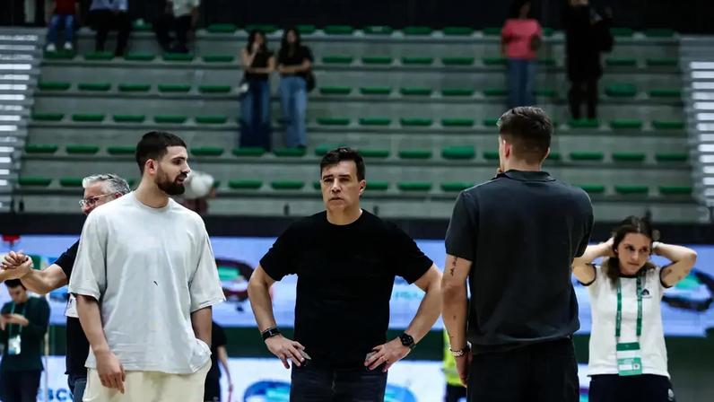 Abel Ferreira vence duelo com Leonardo Jardim e Palmeiras reforça liderança