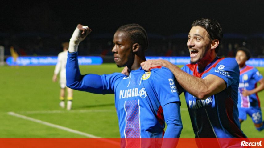 Perfil de Chiquinho ganha vantagem sobre Gabriel Silva no esquema de Rui Borges