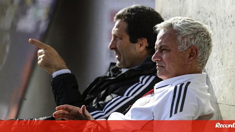 Mourinho com João Tralhão no Seixal
