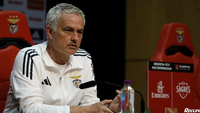 Antevisão de Mourinho ao Estoril-Benfica em direto