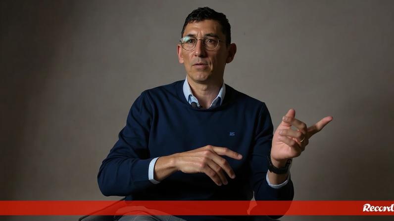 Professor João Tomás: 10 minutos bastam numa aula de filosofia