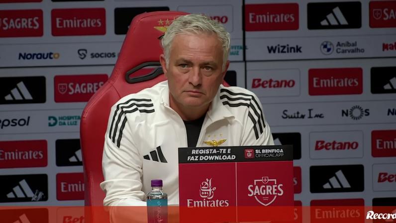 Mourinho: Real Madrid nada, Benfica tem mais um ano de contrato