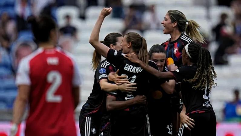 Lyon vence Arsenal e avança à final da Liga dos Campeões Feminina