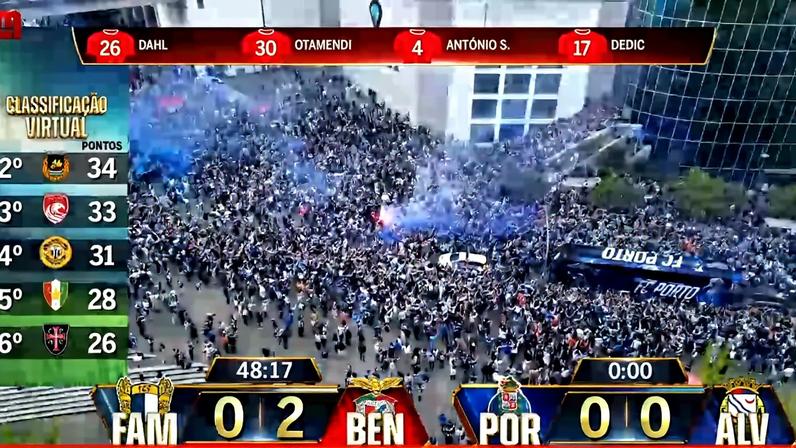 Autocarro do FC Porto chega ao Dragão com adeptos em festa