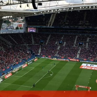 Bancadas do Dragão celebram o golo de empate do Famalicão frente ao Benfica