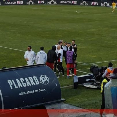 Mourinho irritado com 15 minutos de compensação no Famalicão-Benfica