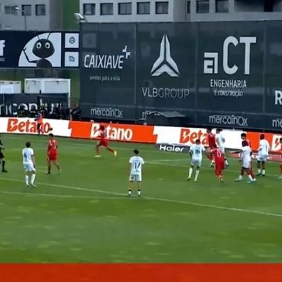 Famalicão empata, Benfica reage tarde a canto e Abubakar antecipa Trubin
