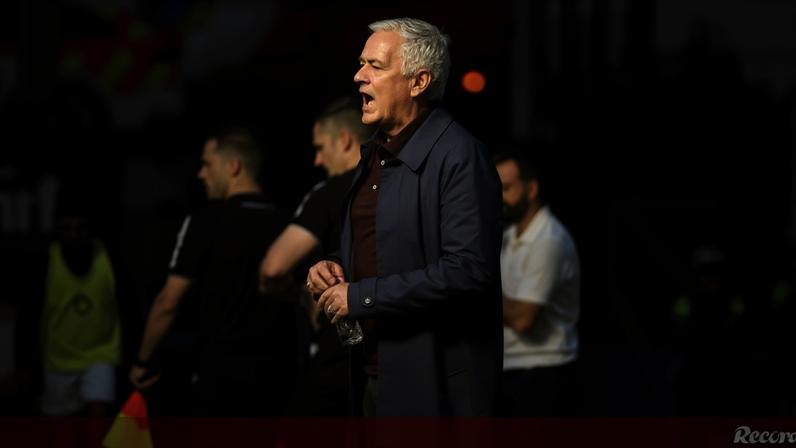 Rui Costa e Mourinho arriscam suspensão no Famalicão-Benfica