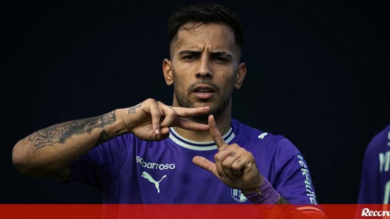 Treinador de Zalazar sugere explorar o forte remate do jogador