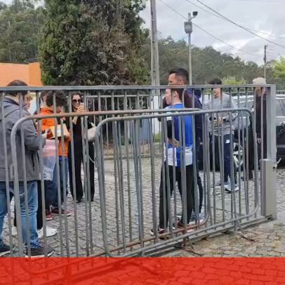 Farioli distribui autógrafos e tira fotos após a conferência