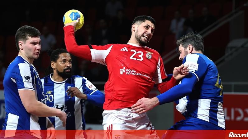 Benfica vs FC Porto: luta pelo 2.º lugar em directo