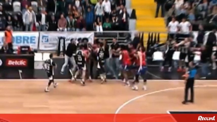 Agressões entre jogadores no Ovarense-Oliveirense resultam em 11 expulsões
