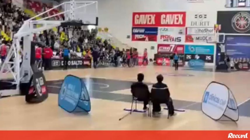 Novas imagens das cenas de violência no Ovarense-Oliveirense, com 11 expulsões e confusão também fora de campo