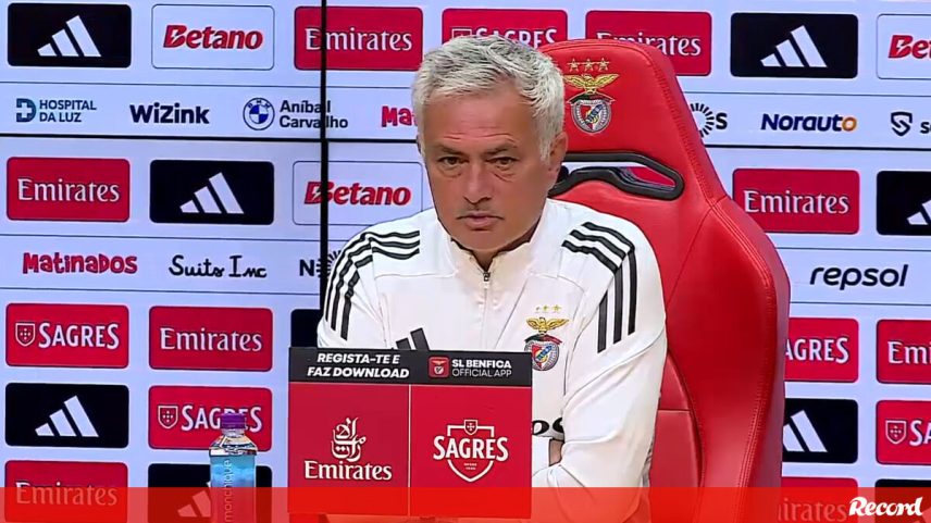 José Mourinho durante a conferência de imprensa de antevisão ao Benfica-Sp. Braga