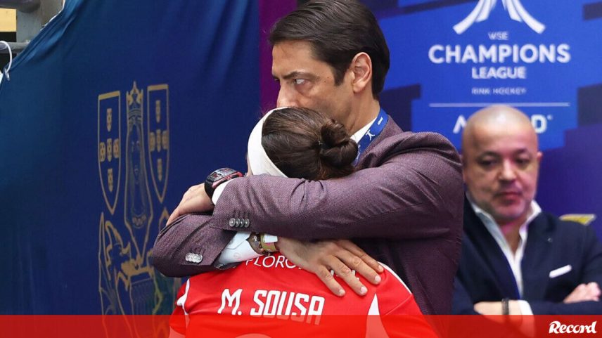 Rui Costa consola jogadoras após derrota na final da Liga dos Campeões de hóquei